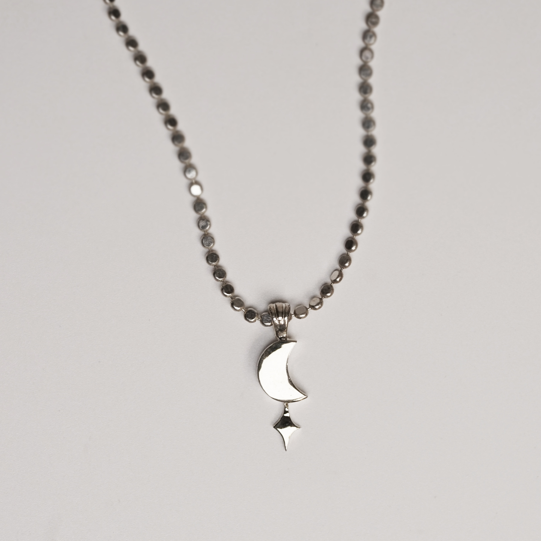 lunaire necklace 01