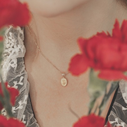 carnation with heart. petit necklace 01