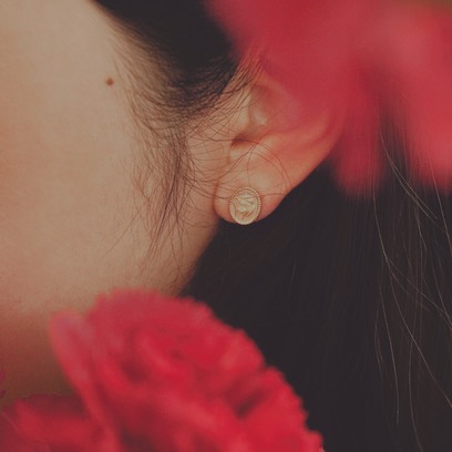 carnation with heart. petit earring 01